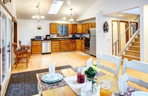 McKenna Casa | Lake Views w/Hot Tub+Pet Friendly