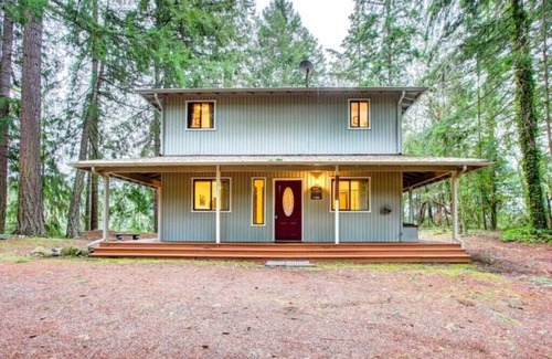 McKenna Casa | Lake Views w/Hot Tub+Pet Friendly