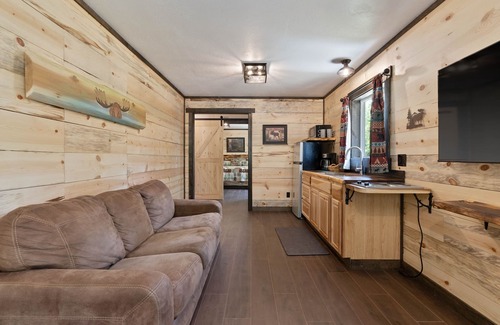 Coeur d'Alene Cabina | Lake Village Lodge
