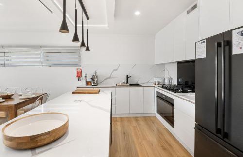 East Jindabyne Casa | Lake Villavista - 4BR Luxury Townhouse l Pet Friendly l Lake Views l WiFi l BBQ