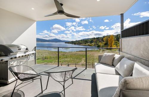 East Jindabyne Casa | Lake Villavista - 4BR Luxury Townhouse l Pet Friendly l Lake Views l WiFi l BBQ