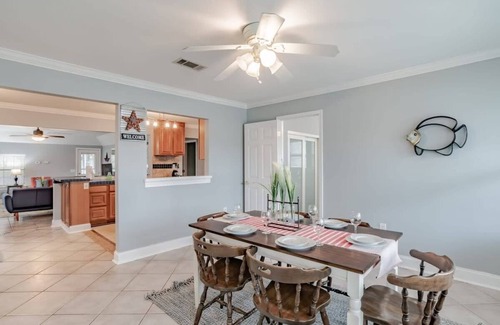 Venetia Casa | Lake w/ Dock & Fenced Yard-Sunny Side at Dog River