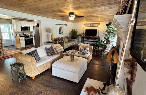 Wappapello Casa | Lake Wappapello 2 Bedroom Home 1/8 mile to beach and boat ramp