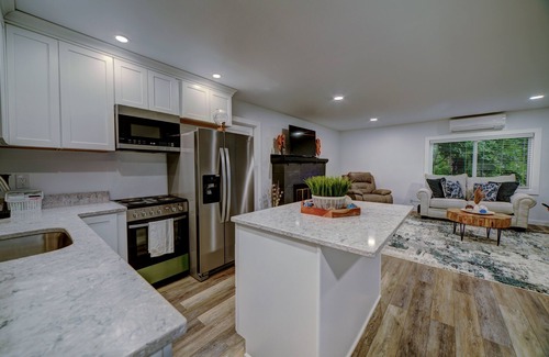 Silver Beach Casa | Lake Whatcom Getaway+Private Dock+Lake Access!