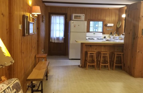Moultonborough Cabaña | Lake Winni 2 BR & Den - uso de botes pequeños - Deepwood Lodges