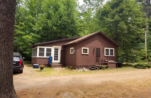 Moultonborough Cabaña | Lake Winni 2 BR & Den - uso de botes pequeños - Deepwood Lodges
