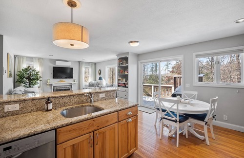 Laconia Condominio | Lake Winni/Ski Oasis w/ Hot Tub + Pool by Weirs Beach