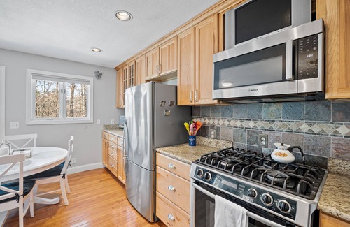 Laconia Condominio | Lake Winni/Ski Oasis w/ Hot Tub + Pool by Weirs Beach