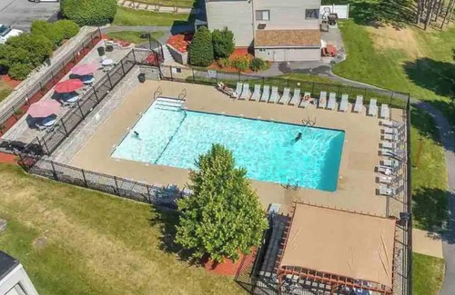 Weirs Beach Condominio | Lake Winnipesaukee 2 bedroom 2 bath near all the attractions and Gunstock skiing