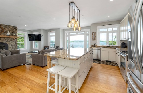 Weirs Beach Casa | 🏖 Propiedad de lujo frente al mar 🏖 Disfrute de la piscina, el jacuzzi, la playa y el bar de la playa
