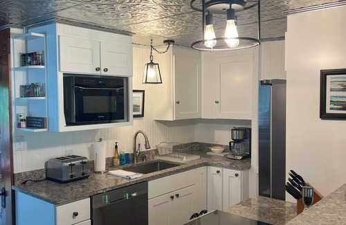 Gilford Cabina | Lake Winnipesaukee Waterfront Lodge with Boat Slip and Dogs Welcome!