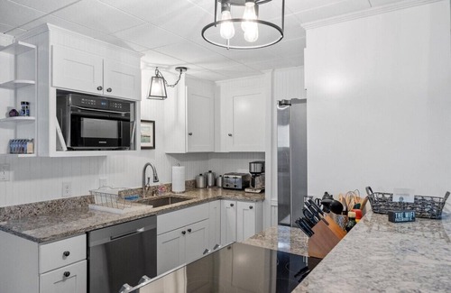 Gilford Cabina | Lake Winnipesaukee Waterfront Lodge with Boat Slip and Dogs Welcome!