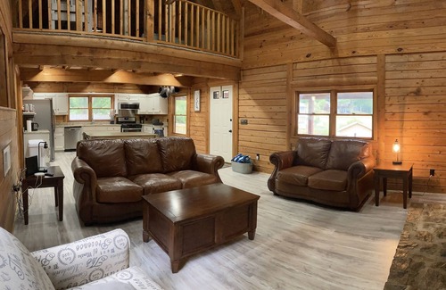 Rock Hill Casa | Lake Wylie log cabin with Pool and King bed!
