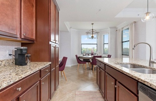 Lakewood Ranch Condominio | Lakefront 2 BR/2 BA condo in Lakewood National Golf Club - Pearl in the Rough