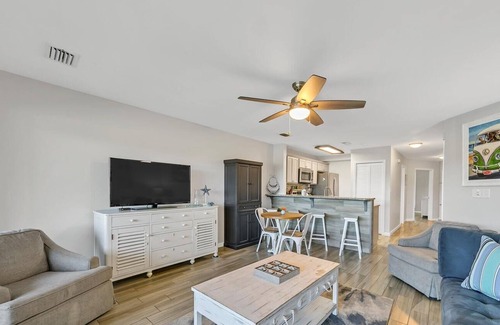 Miramar Beach Cabaña | Lakefront 226 3 Bedroom Condo by Redawning