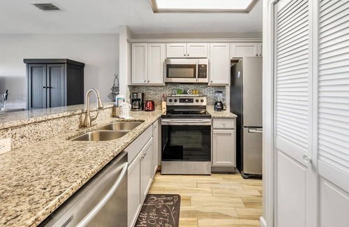 Miramar Beach Cabaña | Lakefront 226 3 Bedroom Condo by Redawning