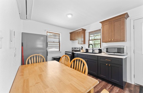 Kimberling City Cabina | Lakefront 2BR Cabin w/ Pool + Swim & Boat dock