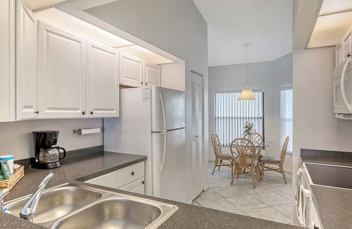 South Bradenton Condominio | Lakefront 2BR condo near IMG - Pool - Pickleball - Tennis - Sun N Palms