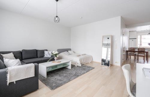 Jyvaskyla Apartamento | Lakefront 2BR Home with Sauna near Railway Station & Downtown