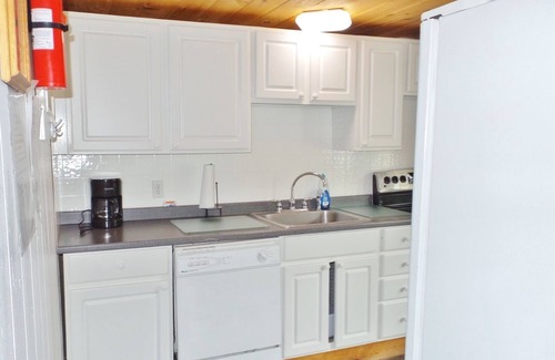 Meredith Cabaña | LAKEFRONT 3 BDRM, 2 LOFTS, BEACH, DOCK, close to town