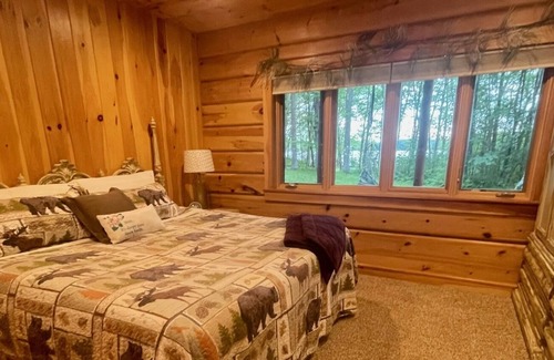 Cumberland Cabina | LAKEFRONT 3 STORY CABIN WITH DOCK AND FIREPLACE