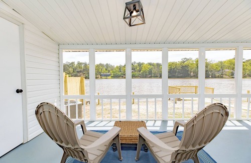 Warner Robins Casa | AtHome+1 Stay | Lakefront 3BR | 2 Car Garage