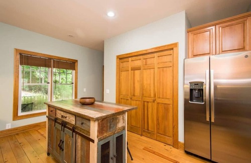 Mill Spring Casa | Lakefront 3BR w/ Private Dock + Firepit | Free Tix