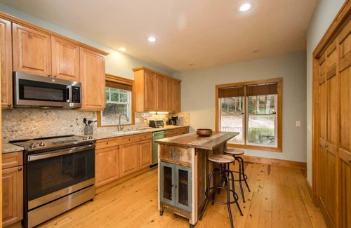 Mill Spring Casa | Lakefront 3BR w/ Private Dock + Firepit | Free Tix