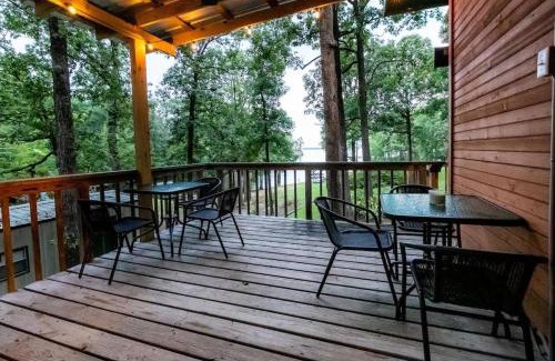 Negreet Casa | Lakefront 3BR with Bunkhouse and Kayaks, Rowboat Included