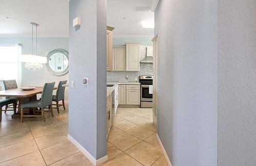 Bradenton Condominio | Lakefront 3rd floor condo at River Strand Golf and Country Club - Fairway to Paradise