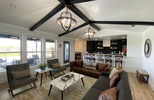 Rowlett Casa | LAKEFRONT 4 bd/3ba beautifully renovated POOL home w/ amazing sunset views