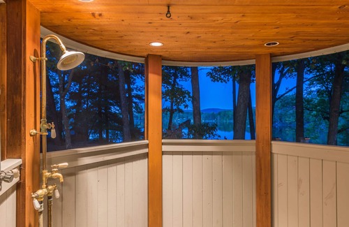 Copake Casa | A orillas del lago 4-Temporada impresionante casa y casa de huéspedes W / Pista de tenis