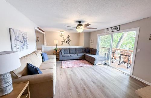 Camdenton Casa | Lakefront 4bd2badockgrilldecksfirepit-12pp