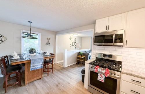Camdenton Casa | Lakefront 4bd2badockgrilldecksfirepit-12pp