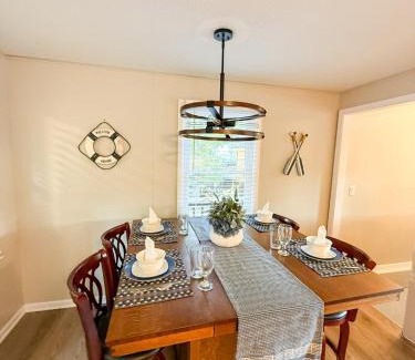 Camdenton Casa | Lakefront 4bd2badockgrilldecksfirepit-12pp