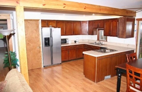Mountain Home Casa | Lakefront 5 Br House - Tranquilo, asequible, espacioso y relajante