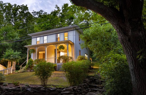 Town of Jerusalem Casa | Lakefront 5BR Cottage on Keuka Lake w/ Firepit