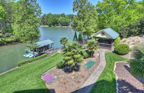 Denver Casa | Lakefront 6BDR Priv Dock Game Room Firepit Jakes Lake House by Avantstay
