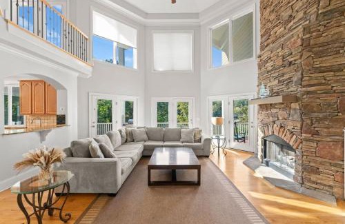 Denver Casa | Lakefront 6BDR Priv Dock Game Room Firepit Jakes Lake House by Avantstay