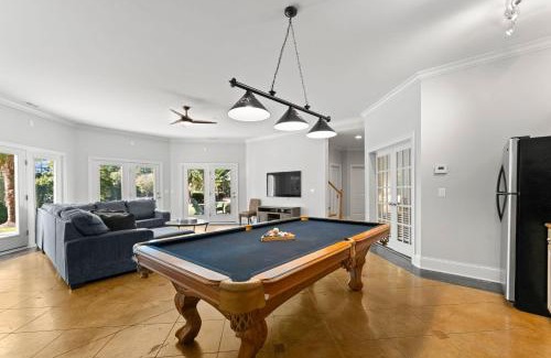 Denver Casa | Lakefront 6BDR Priv Dock Game Room Firepit Jakes Lake House by Avantstay