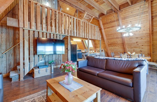Columbia Cabina | Lakefront A-Frame Cabin with Community Perks