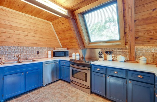 Columbia Cabina | Lakefront A-Frame Cabin with Community Perks