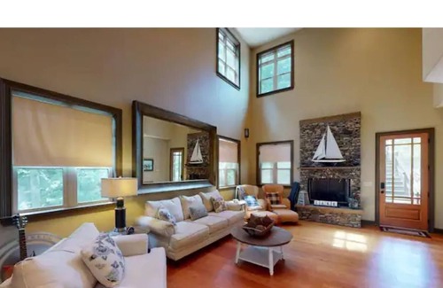 Savannah Casa | Lakefront Access 6-bed Pickwick Lake House w/ Dock