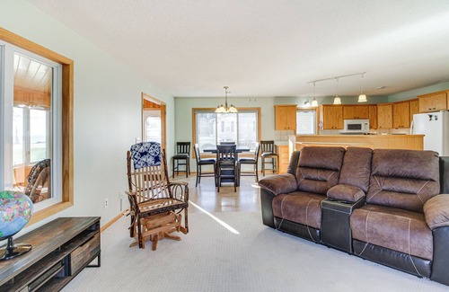Aitkin Casa | Lakefront Aitkin Home w/ Sunroom: Walk to Beach!