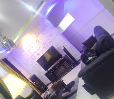 Alimosho Apartamento | Lakefront apartment