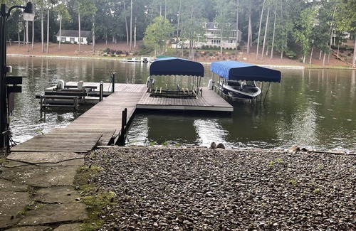 Lake Oconee Casa | Lakefront Architectural Wonder in Cozy Cove w Dock
