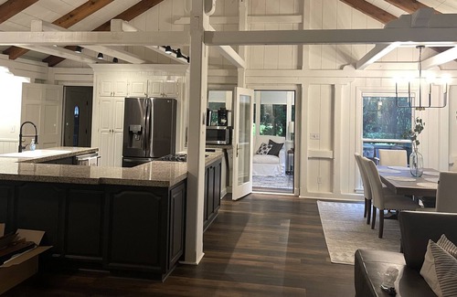 Lake Oconee Casa | Lakefront Architectural Wonder in Cozy Cove w Dock