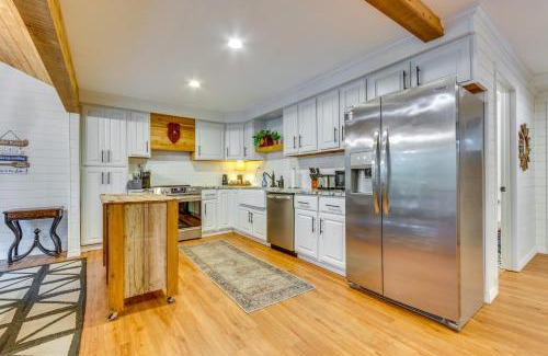 Scranton Casa | Lakefront Arkansas Abode - Deck, Grill and Fire Pit