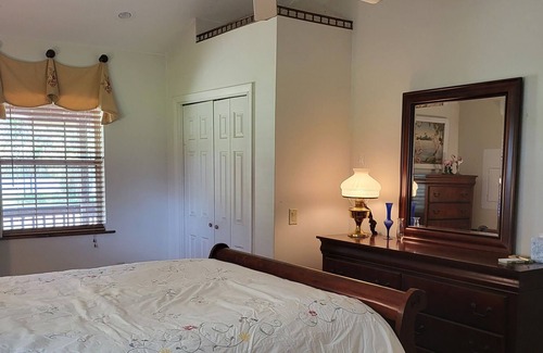 Hernando Cabaña | LAKEFRONT AT IT'S BEST!
