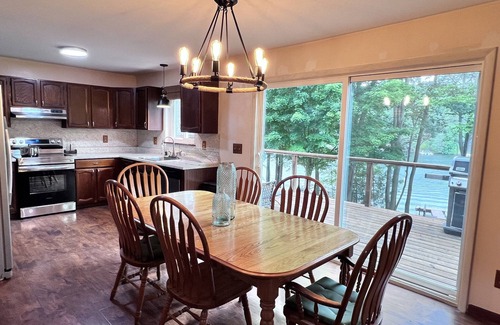 Greentown Casa | Lakefront at Lake Wallenpaupack with Private Dock 3bdr 2bath Hot Tub